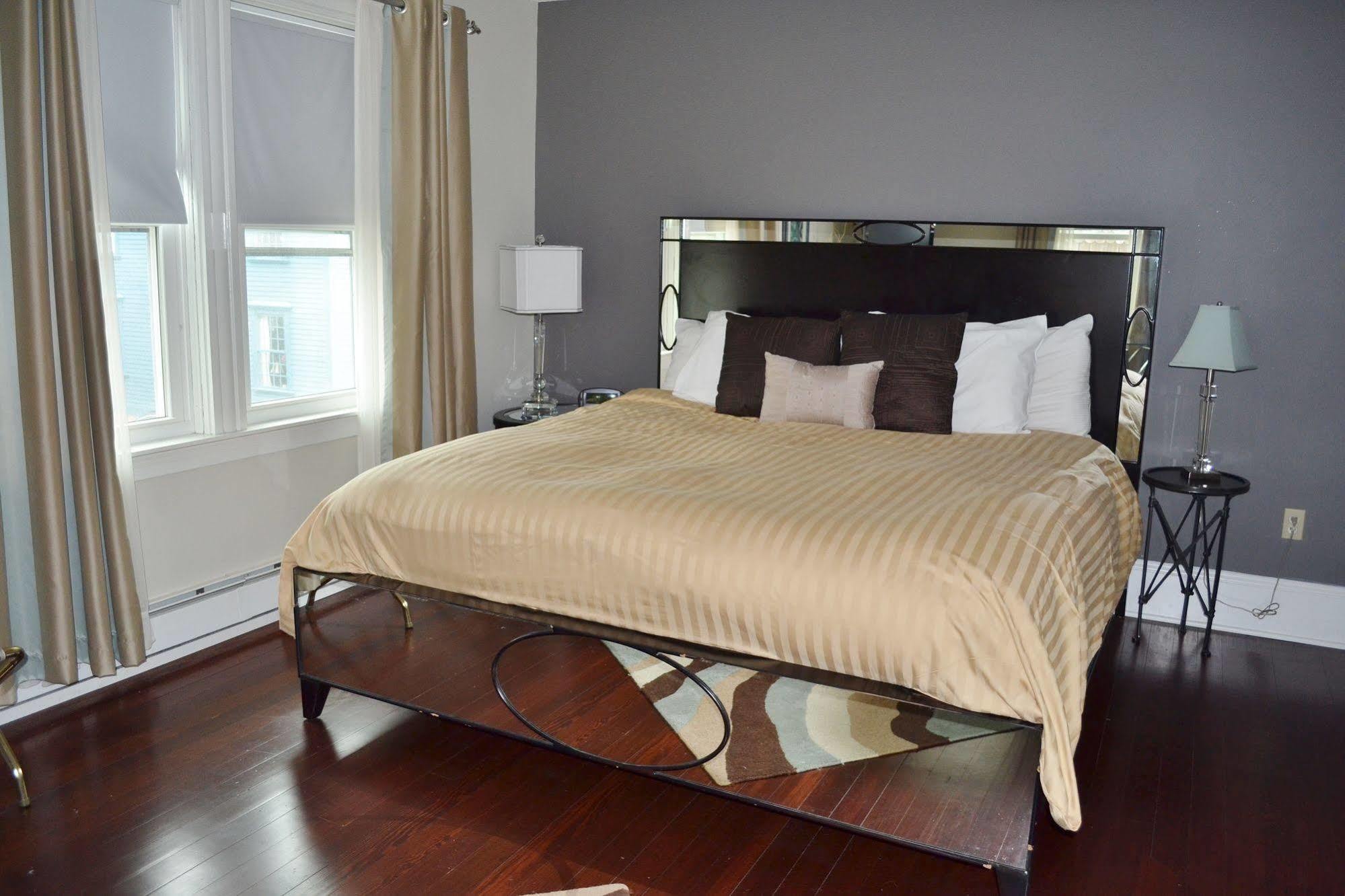 ニューポート Paws On Pelham (Adults Only) Bed & Breakfast エクステリア 写真
