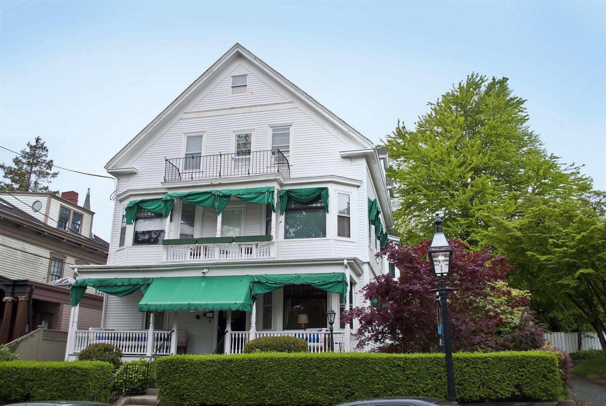 ニューポート Paws On Pelham (Adults Only) Bed & Breakfast エクステリア 写真